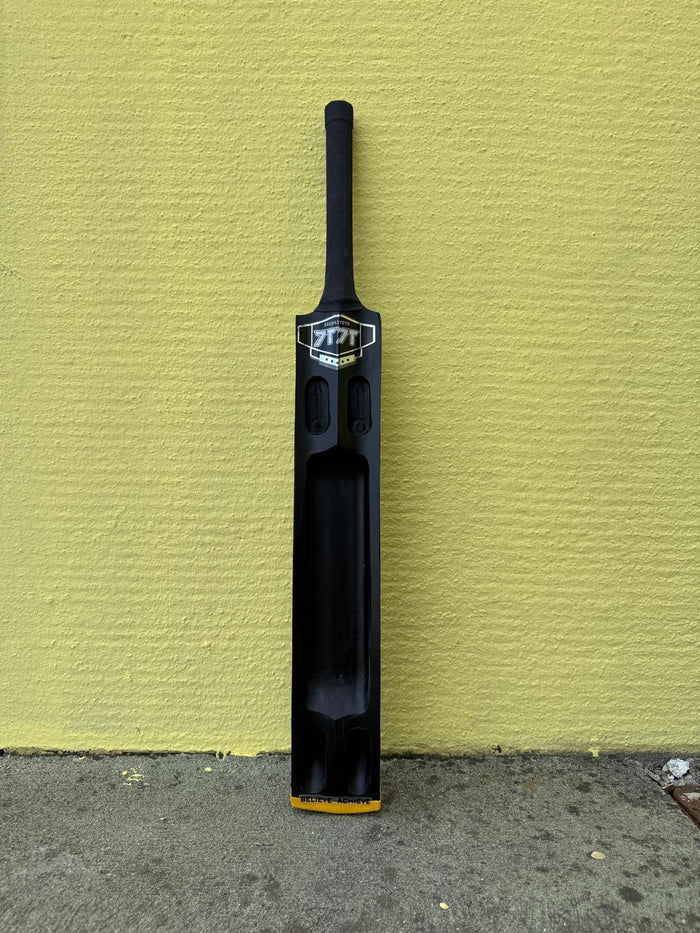 7T7T One Side Hero Edition Red Tennis Bat